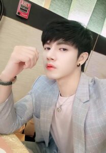 นาจ-อำนาจ-เสื้อสูท