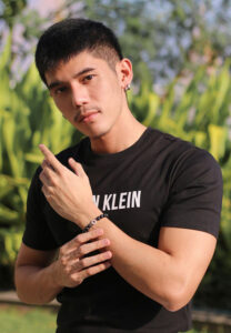 หนุ่ม-ดิษย์ธนา-กล้ามใหญ่