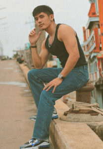 หนุ่ม-ดิษย์ธนา-เสื้อกล้าม