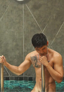 หนุ่ม-ดิษย์ธนา-แช่น้ำ