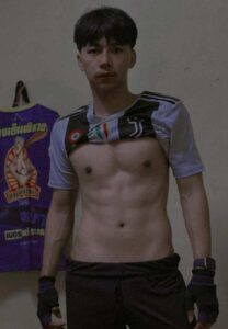 เฟิร์ส-วัฒนวุฒิ-ถอดเสื้อ