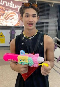 โยชิ-ฉีดน้ำ