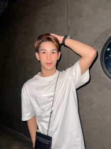 โยชิ หล่อเกินต้าน