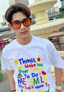 โยชิ-เสื้อยืดขาว