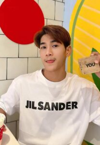 โยชิ-แลบลิ้น