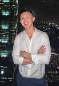 จ๊อบ-ศรัณย์-กอดอก