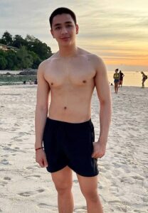 ต้น-ณทวรรษ-กางเกงขาสั้น