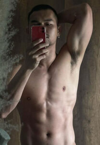 หฤหรรษ์-Zaizaikhun-ถ่ายรูปตัวเอง