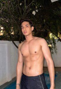 น้ำมนต์ กฤตนัย body