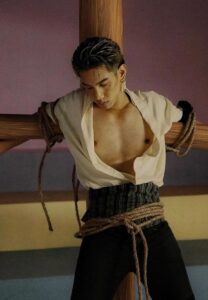 น้ำมนต์ กฤตนัย pose