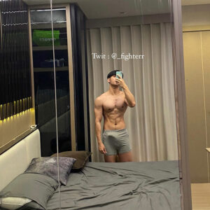 Fight Pacharapon hard