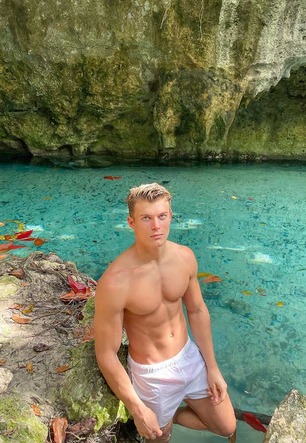 Leo Stuke แจกวาร์ปนายแบบสุดหล่อ ขวัญใจสาวไทยทั่วประเทศ