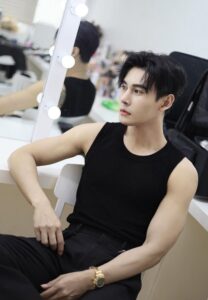 ดิว ธีรภัทร